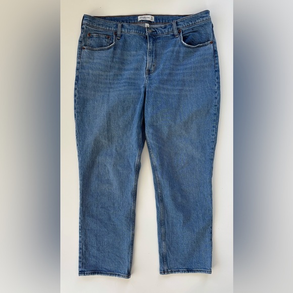 Abercrombie & Fitch Women's Curve Love Mid Rise Straight Jeans Size 33 or 16S - Picture 1 of 9